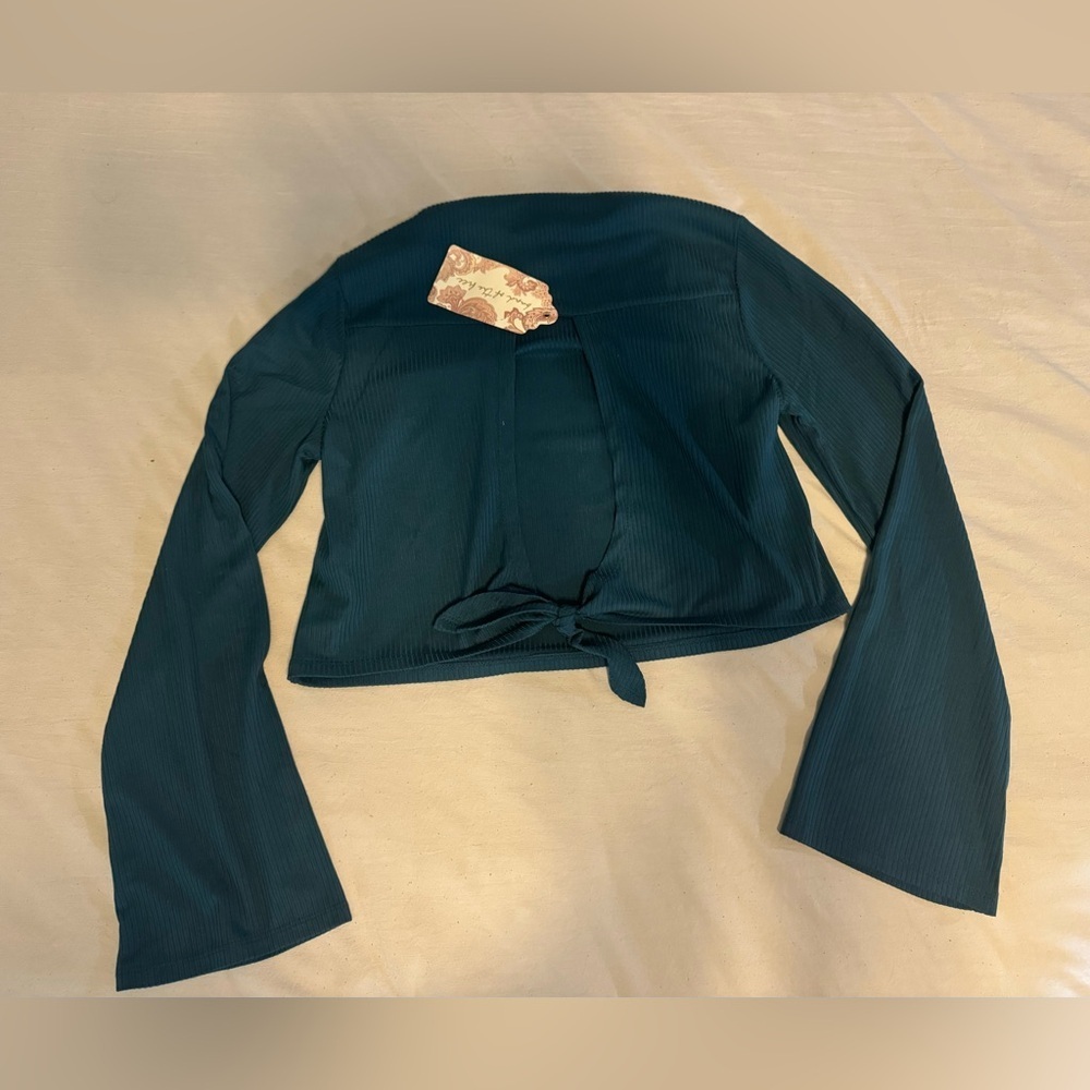 NWT bell sleeve crop with open back